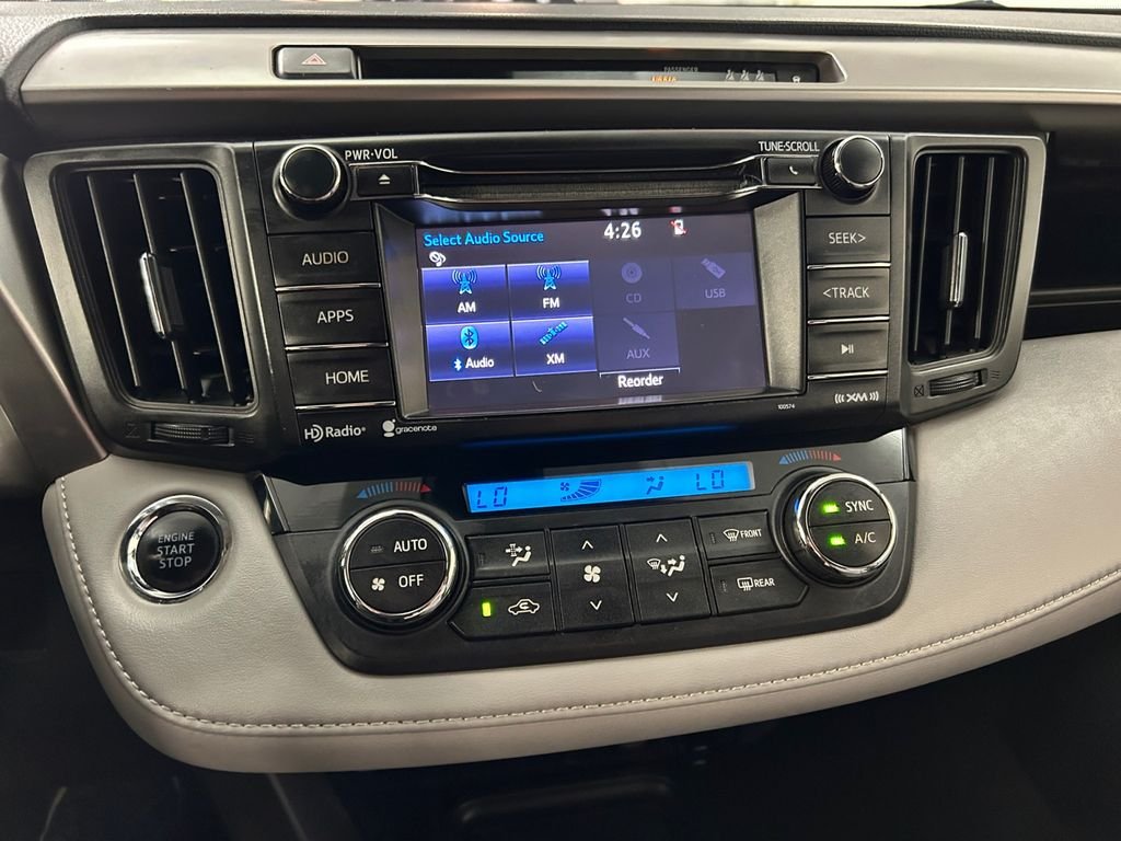 Used 2018 Silver Toyota XLE image 11