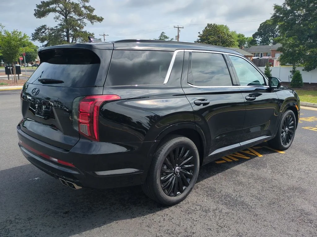 Used 2025 Black Hyundai Calligraphy Night Edition image 4