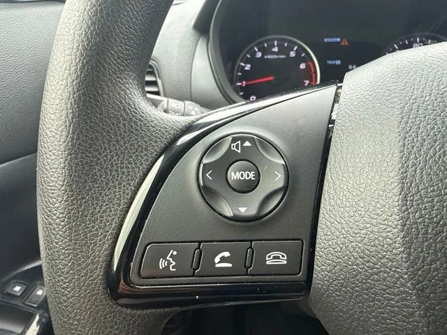 Used 2024  Mitsubishi  image 21