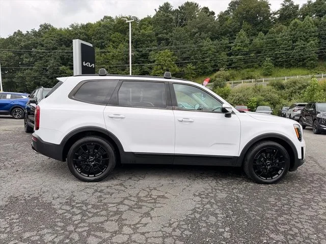 Used 2022 White Kia EX image 14