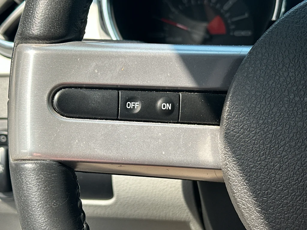 Used 2006 Performance White Clearcoat Ford GT Premium image 16