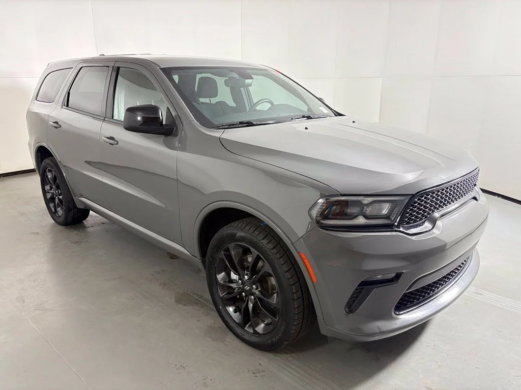 Used 2022 Gray Dodge SXT image 2