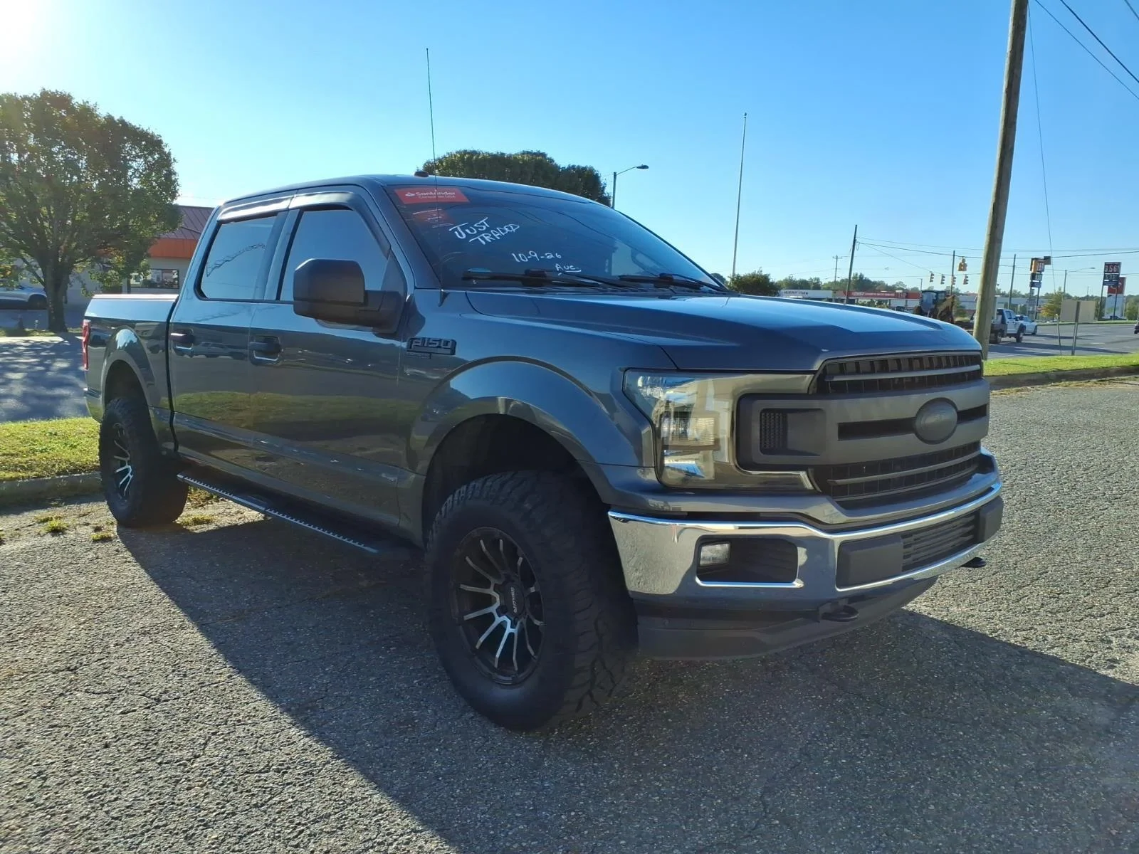 Used 2018 Magnetic Metallic Ford XLT image 3