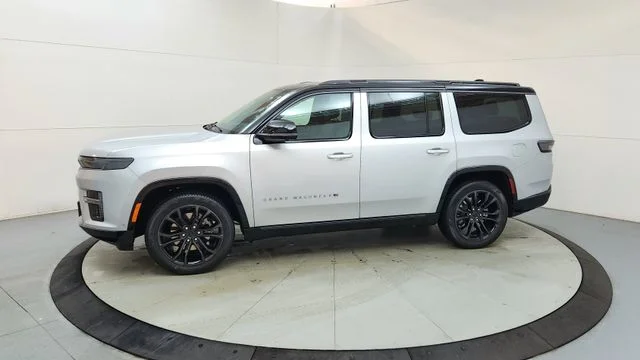 New 2026 Silver-Zynith Exterior Paint Jeep Summit Reserve image 5
