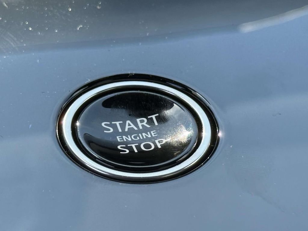 New 2026 Constellation Blue Ultra Metallic Gloss Land Rover Dynamic SE image 30