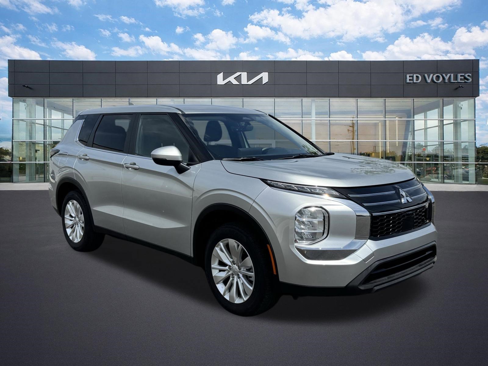 Used 2025  Mitsubishi ES image 1