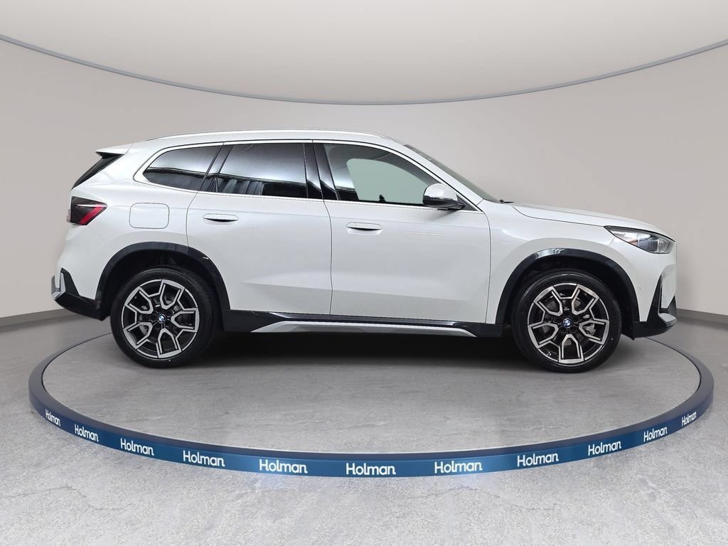 New 2026 Mineral White Metallic BMW xDrive28i image 4