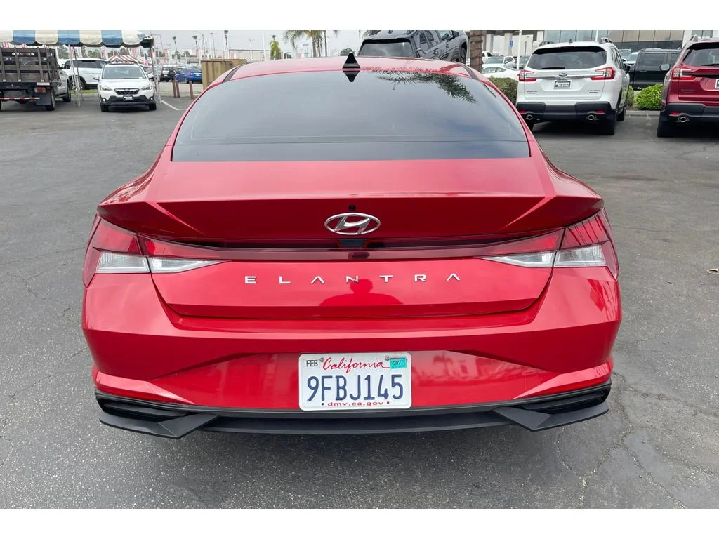 Used 2021 Calypso Red Hyundai SE image 4