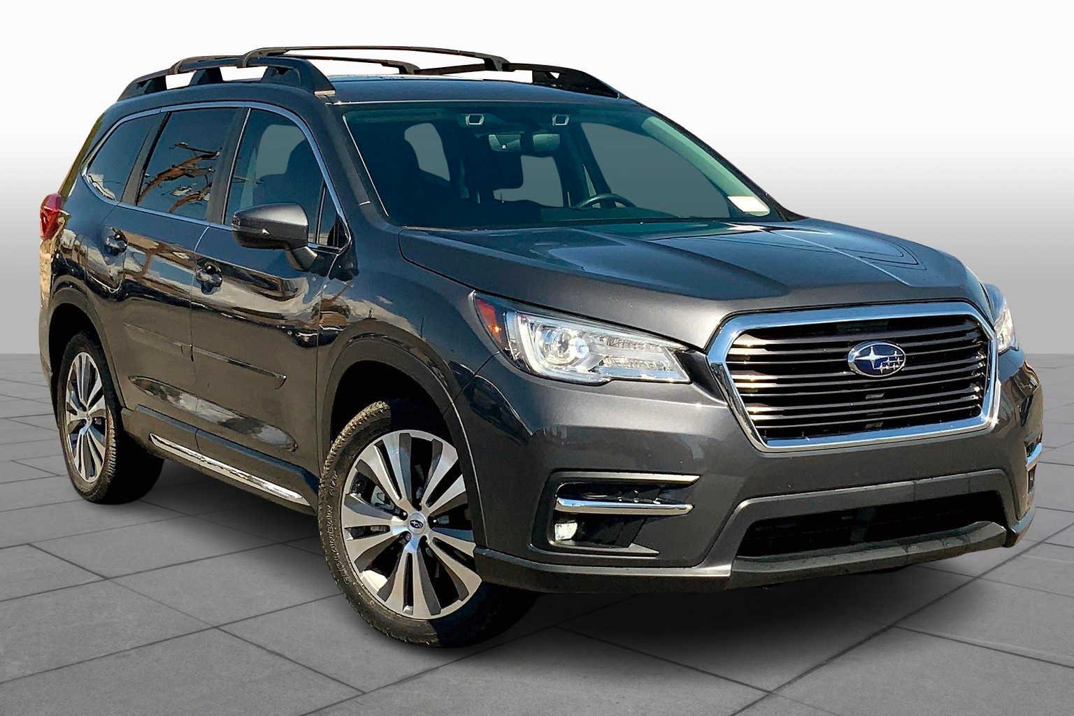 Used 2020 Magnetite Gray Metallic Subaru Limited image 3