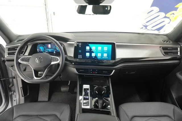2025 Volkswagen Atlas Cross Sport SE w/Tech - Photo 24