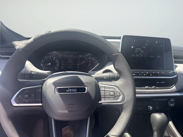 Used 2025 White Jeep Latitude image 12