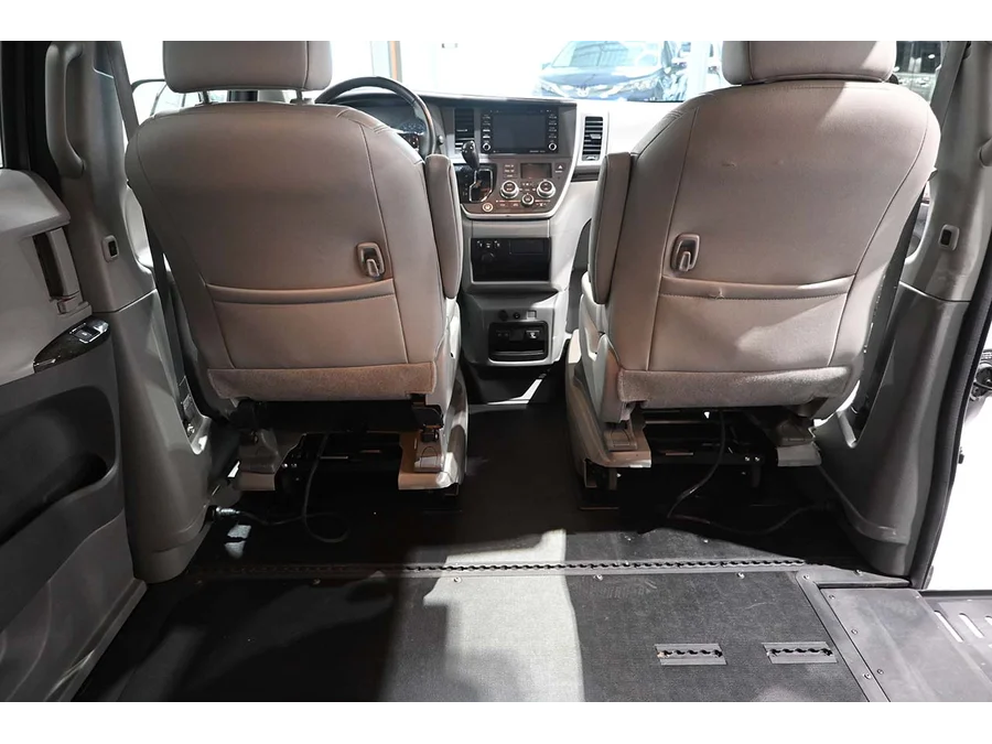 Used 2020 GRAY Toyota XLE Mobility Handicap Van image 20