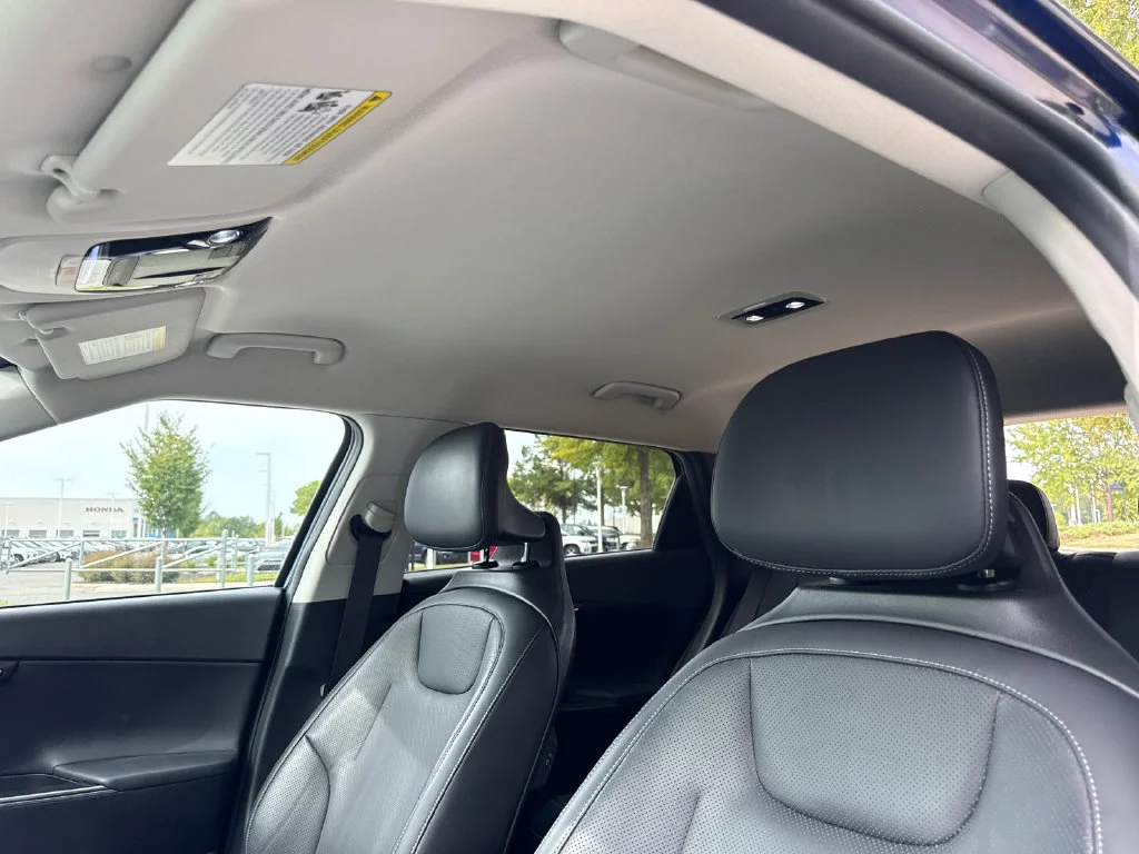Used 2024 Blue Kia Wind image 31