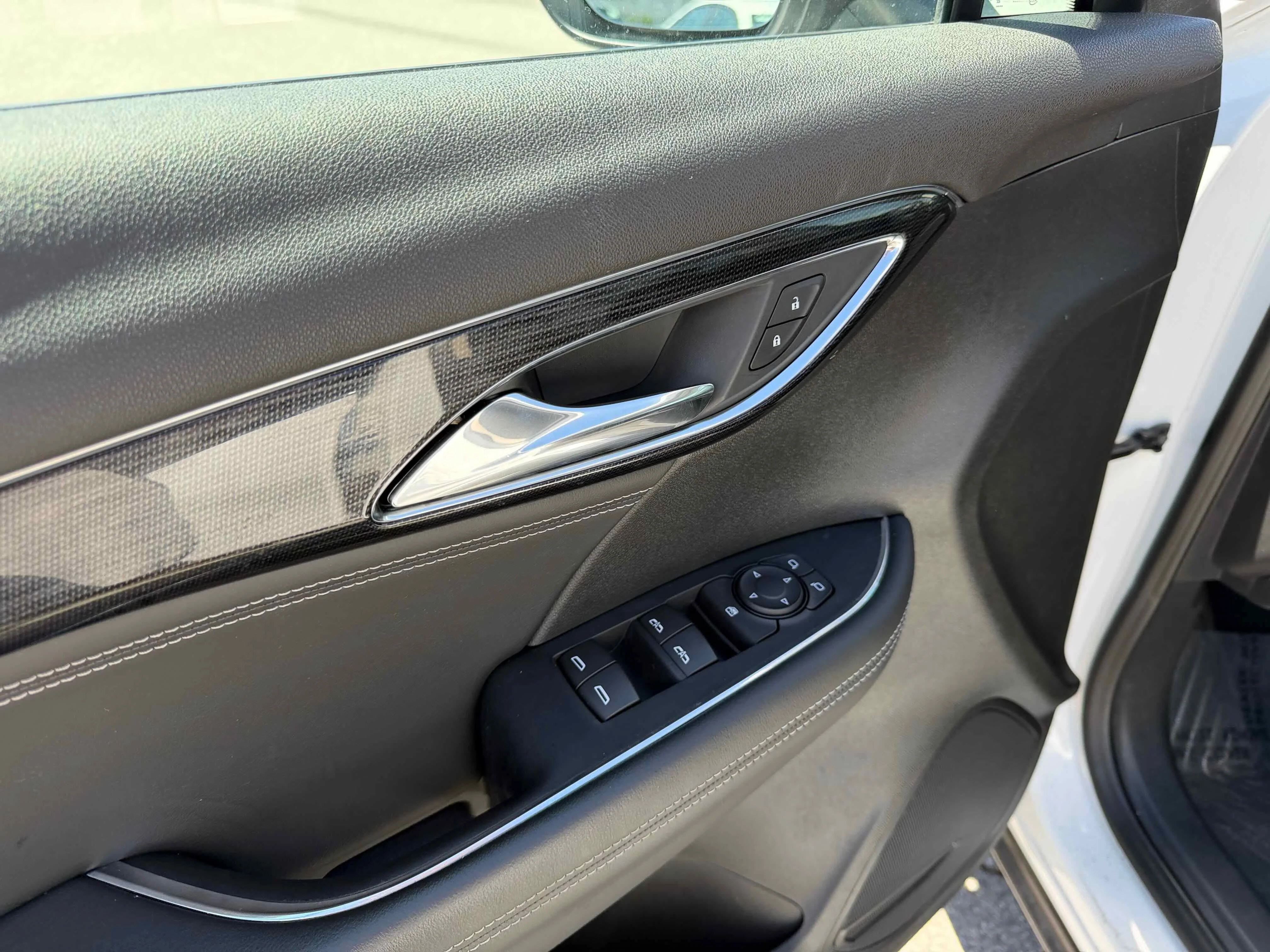 Used 2022 Summit White Buick Preferred image 15