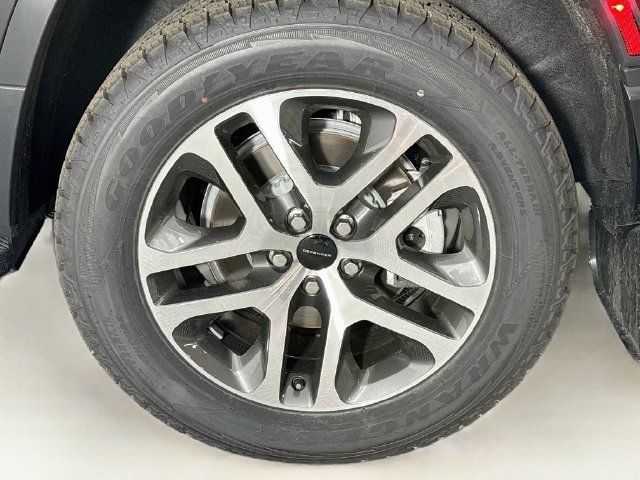 New 2026 Santorini Black Land Rover S image 18