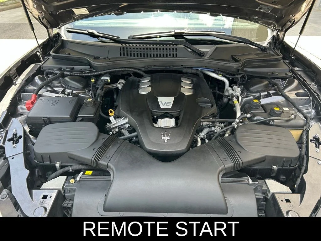 Used 2014 Gray Maserati Base image 14