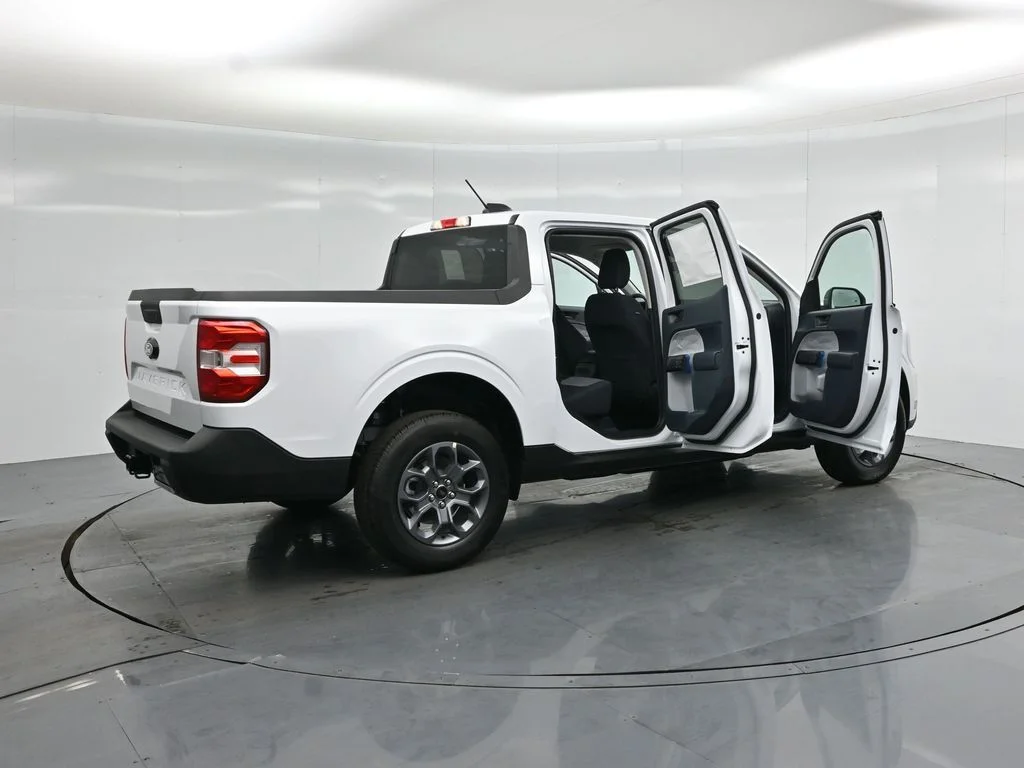New 2026 Oxford White Ford XLT image 5