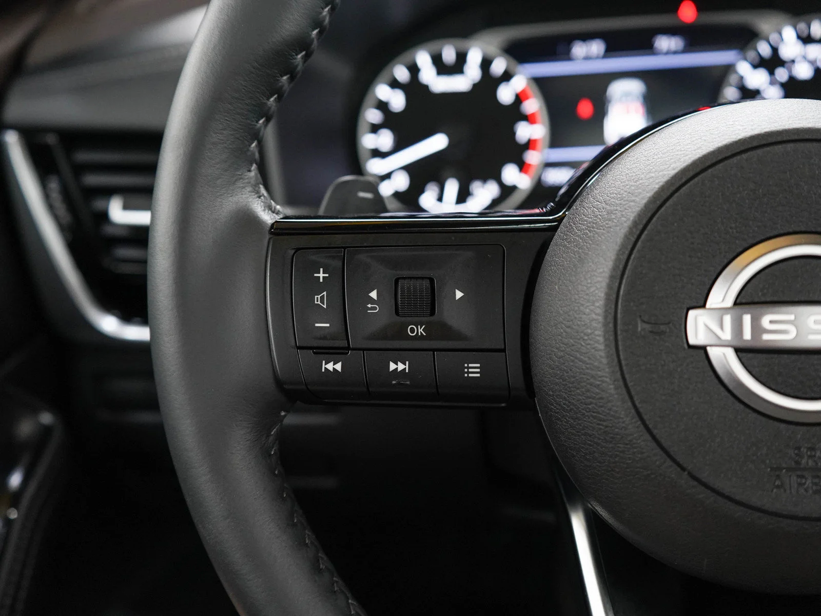 Used 2023 Super Black Nissan SL image 26