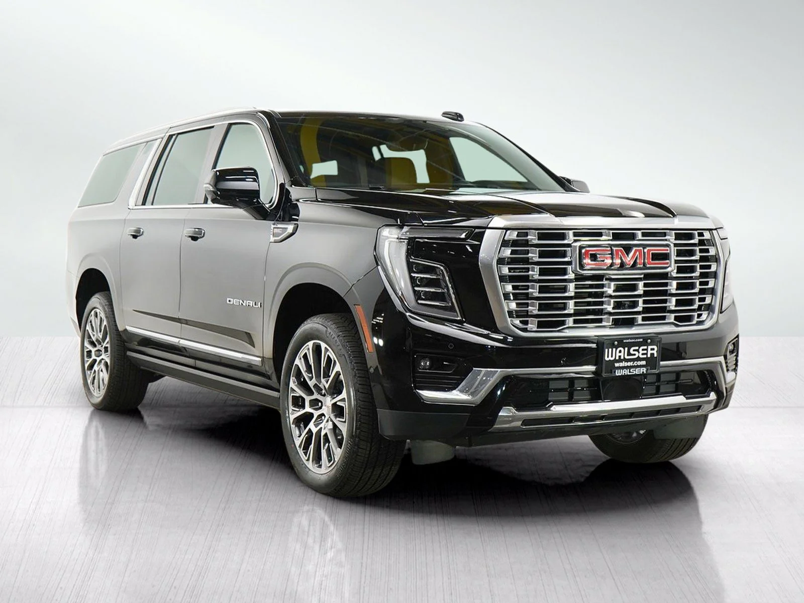 Used 2025  GMC Denali image 7