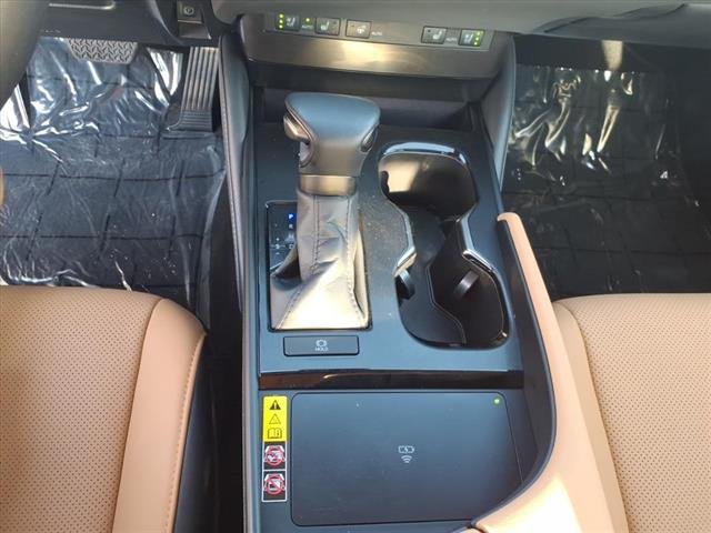 2025 Lexus ES 350 - Photo 16
