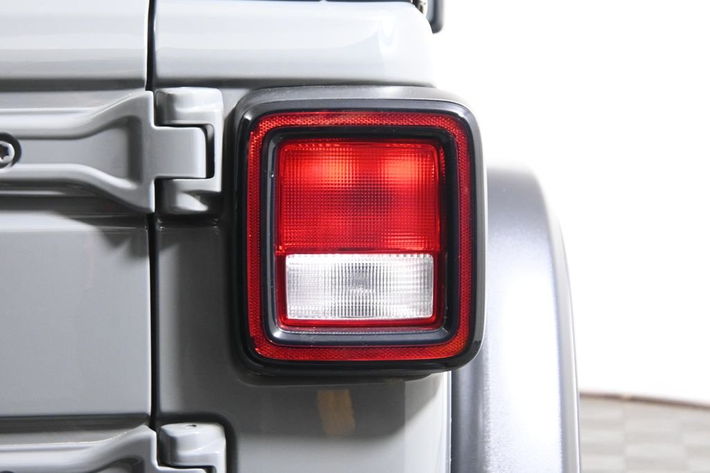 Used 2021 Gray Jeep Rubicon image 13