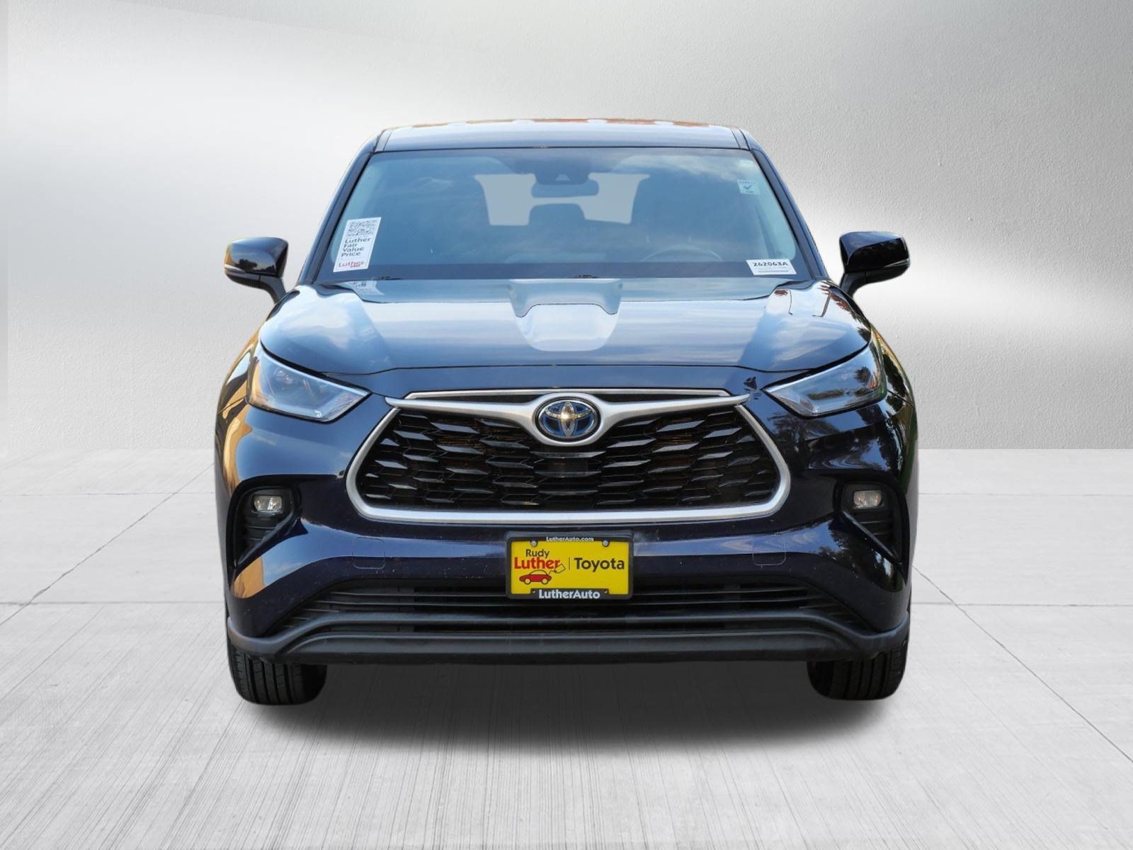 Used 2021 Toyota Highlander LE with VIN 5TDBBRCH3MS525856 for sale in Golden Valley, Minnesota