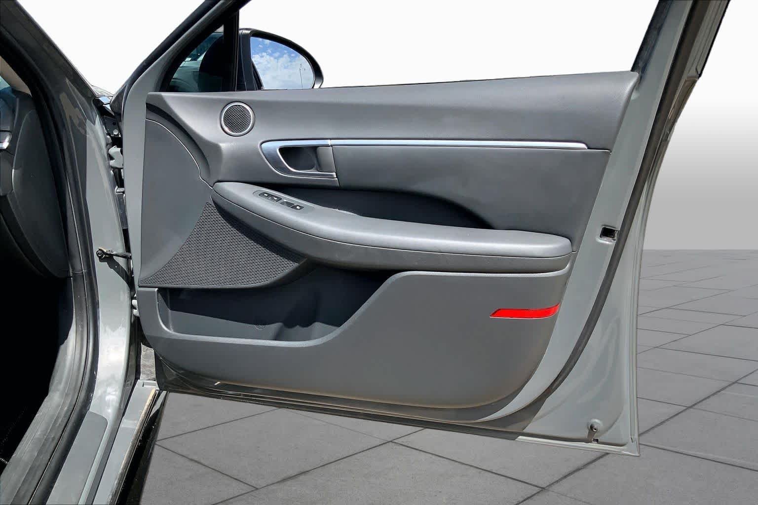 Used 2020 Hampton Gray Hyundai SEL image 22