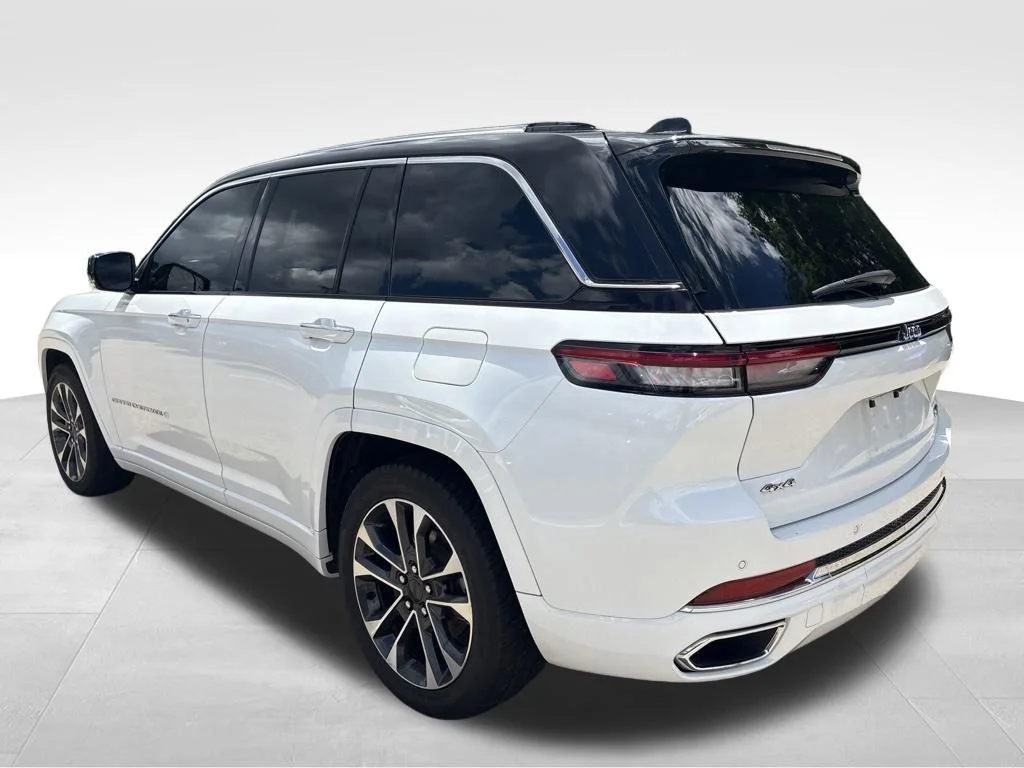 Used 2022 White Jeep Overland image 10