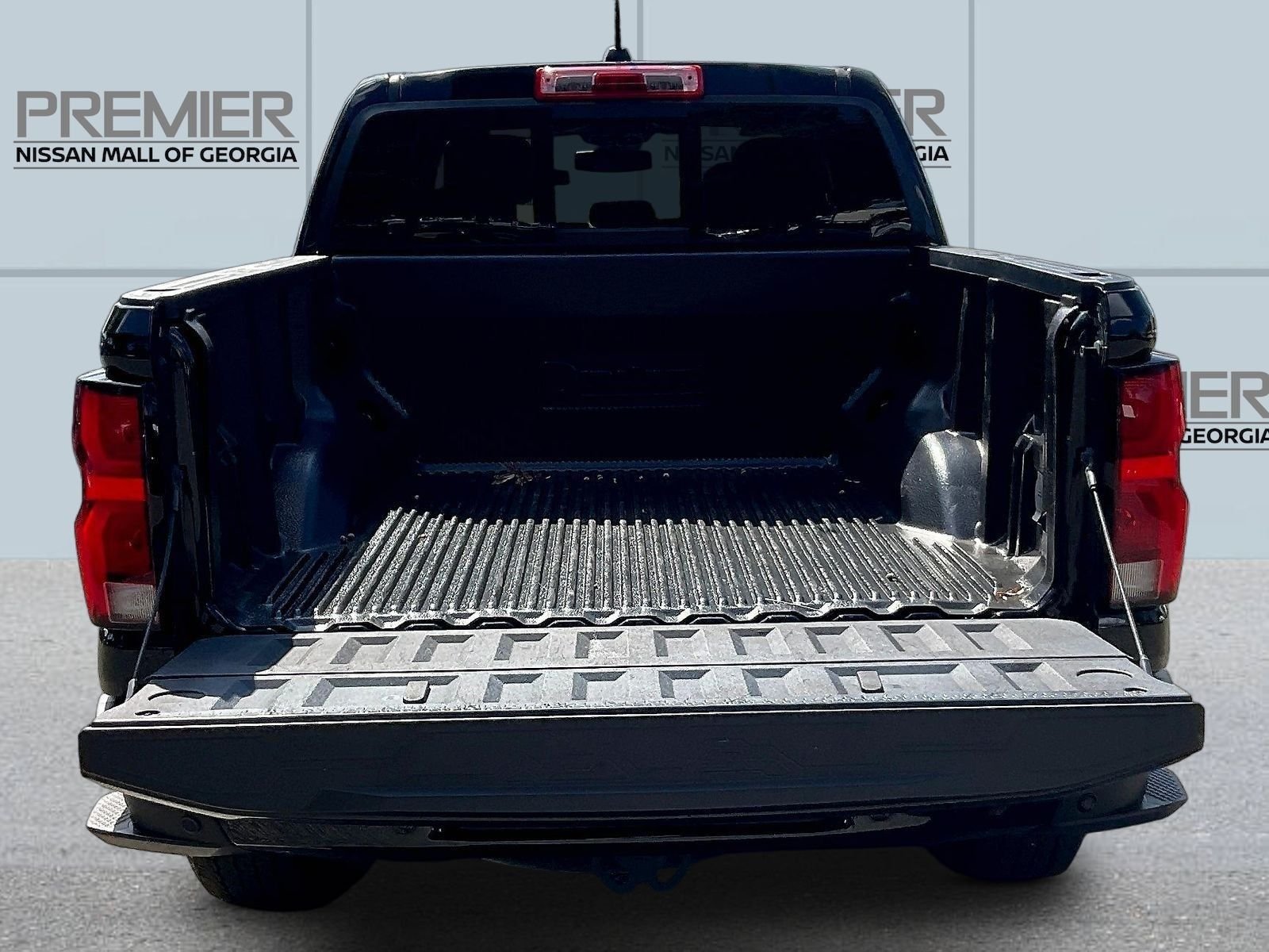 Used 2023 Black Chevrolet Z71 image 9
