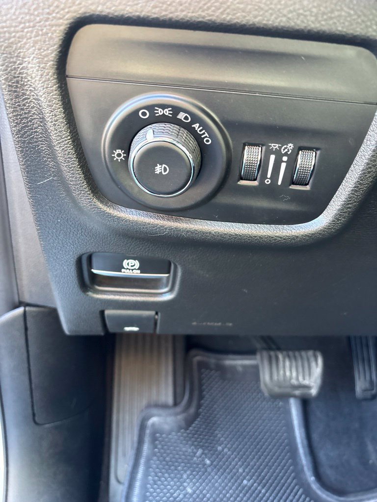 Used 2022 White Jeep Limited image 11