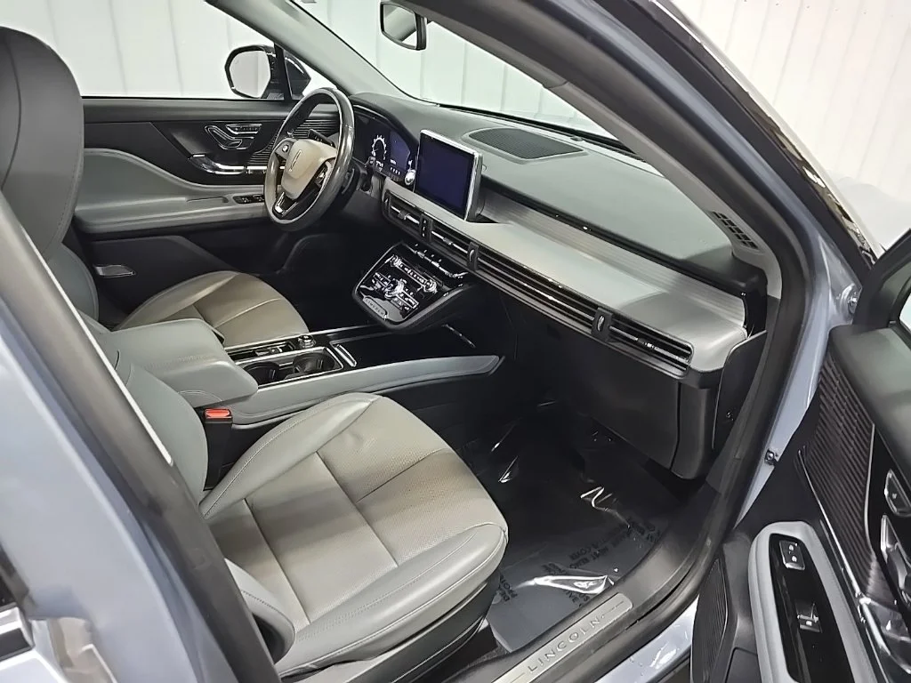 Used 2022 Blue Lincoln Standard image 16