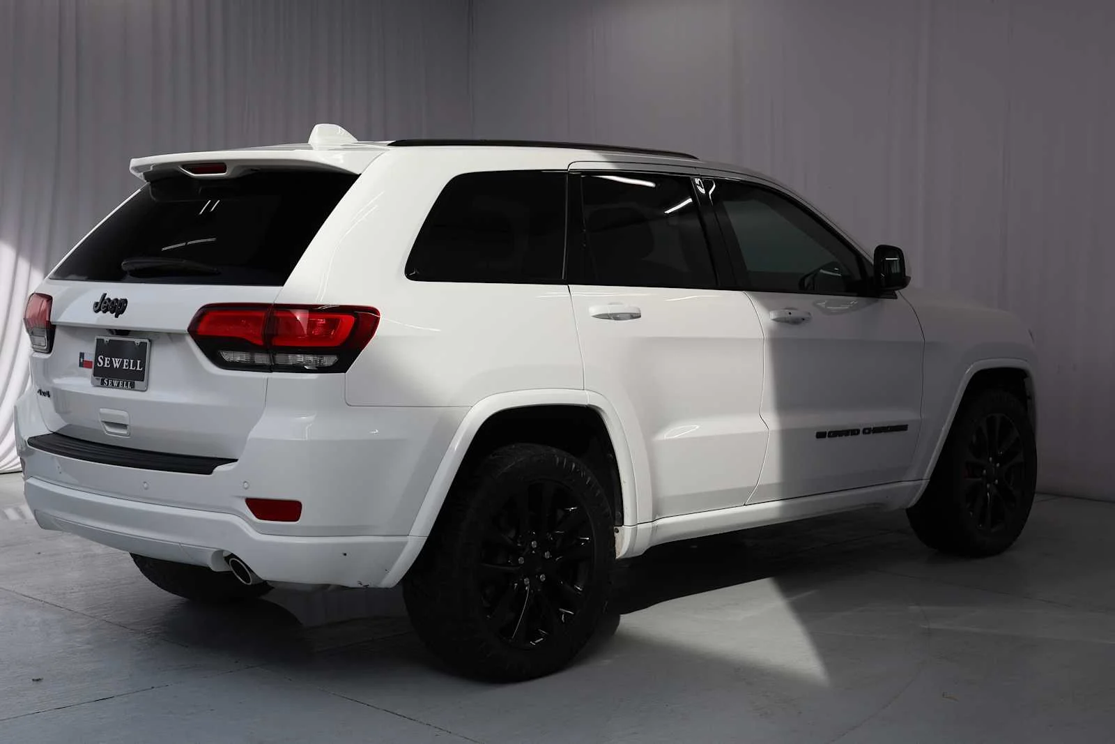 Used 2022 Bright White Clearcoat Jeep Laredo X image 7