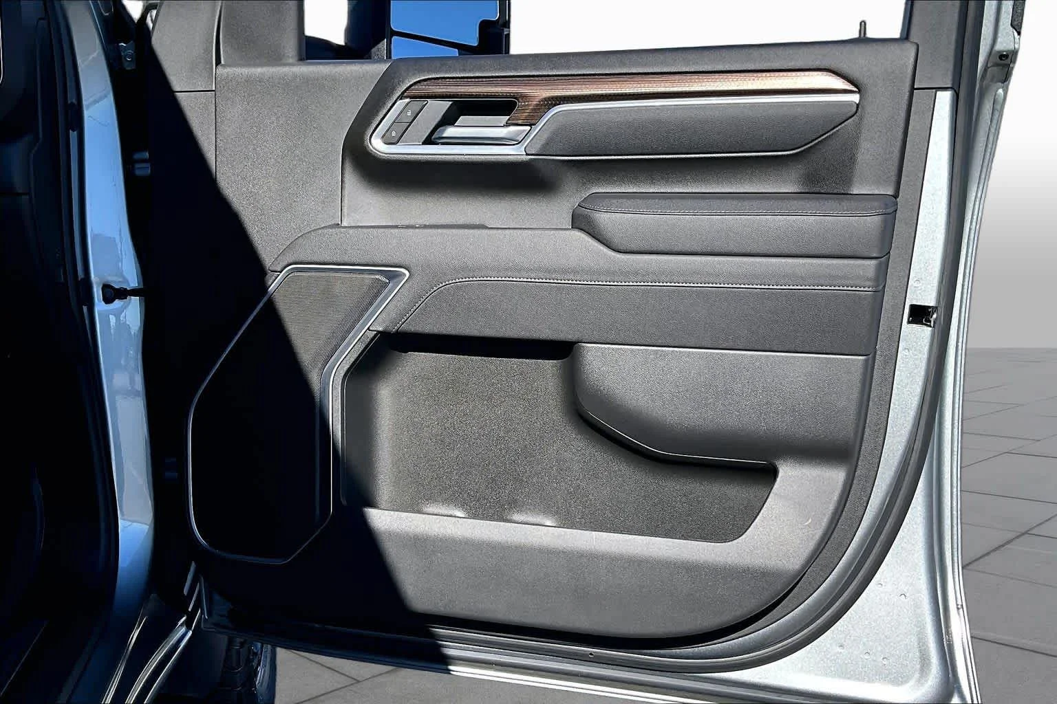 Used 2025 Sterling Gray Metallic Chevrolet LT image 23