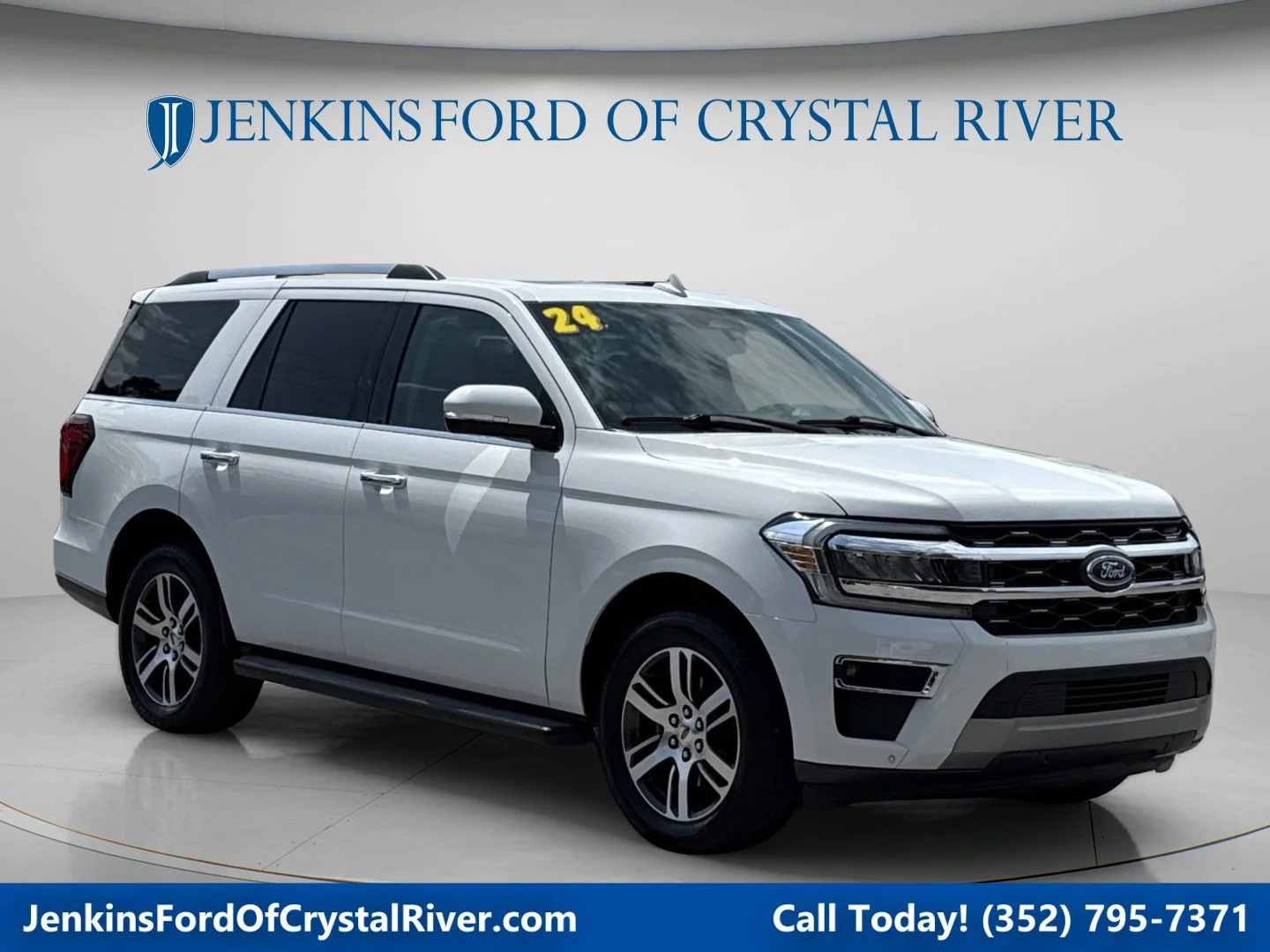 Used 2024 Star White Metallic Tri-Coat Ford Limited image 1