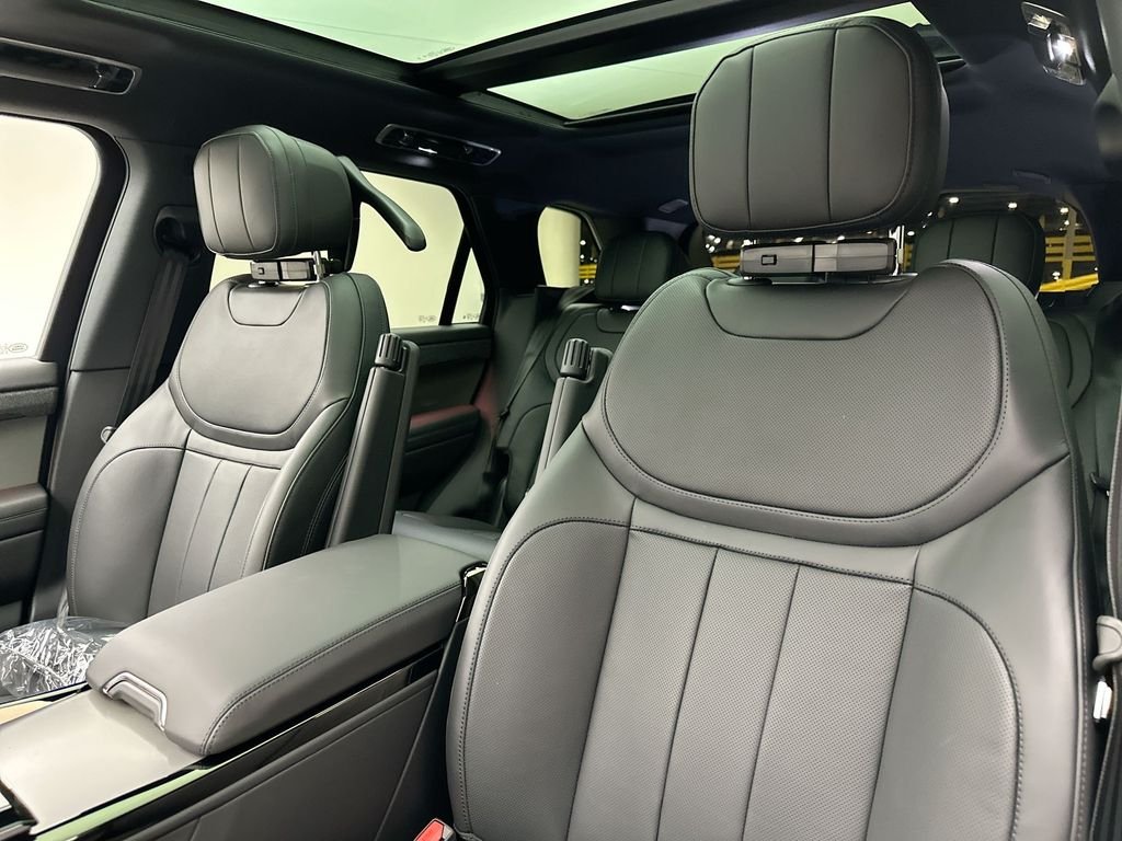 New 2027 Santorini Black Metallic Land Rover Dynamic SE image 10