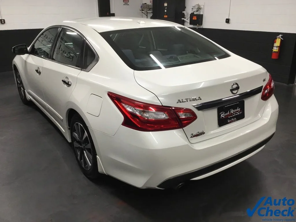 Used 2016 White Nissan 2.5 SV image 7