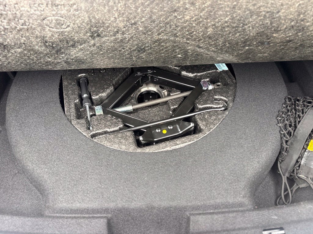 Used 2023  Kia GT2 image 18