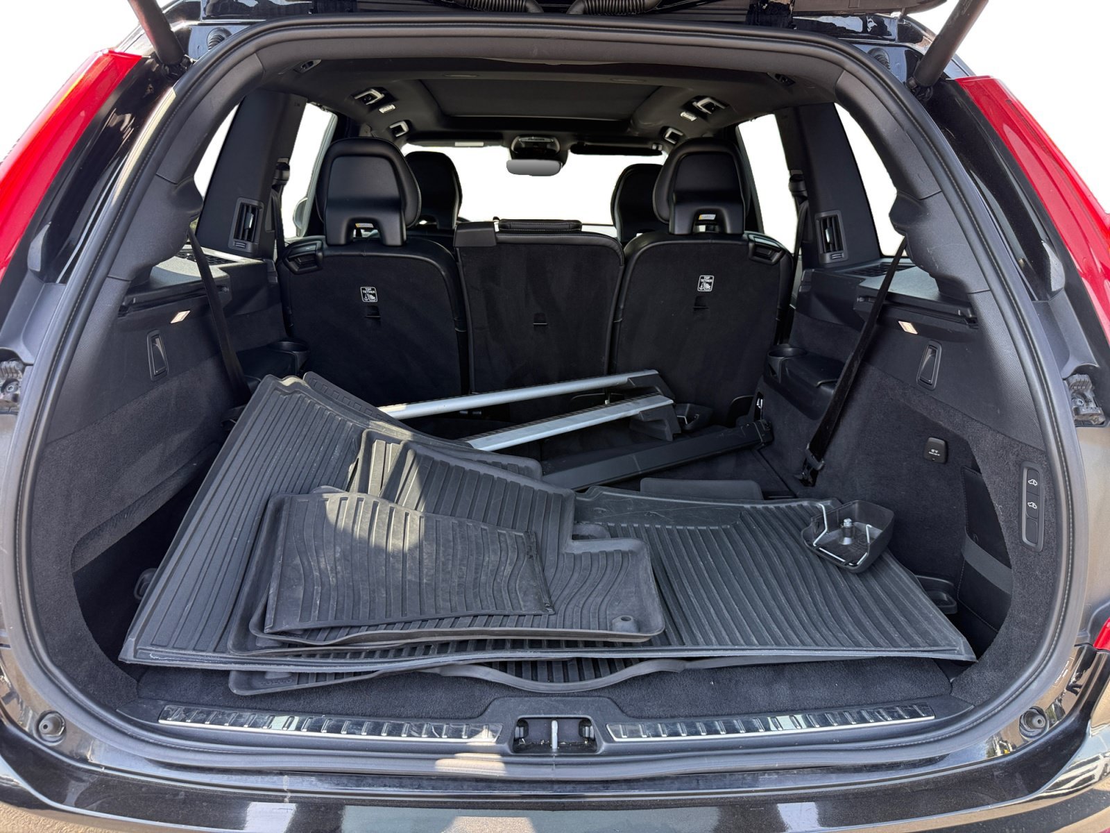 Used 2019 Onyx Black Metallic Volvo T6 R-Design image 17