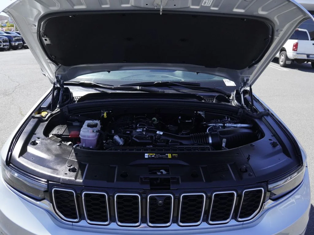 Used 2024 Silver Jeep Limited image 32