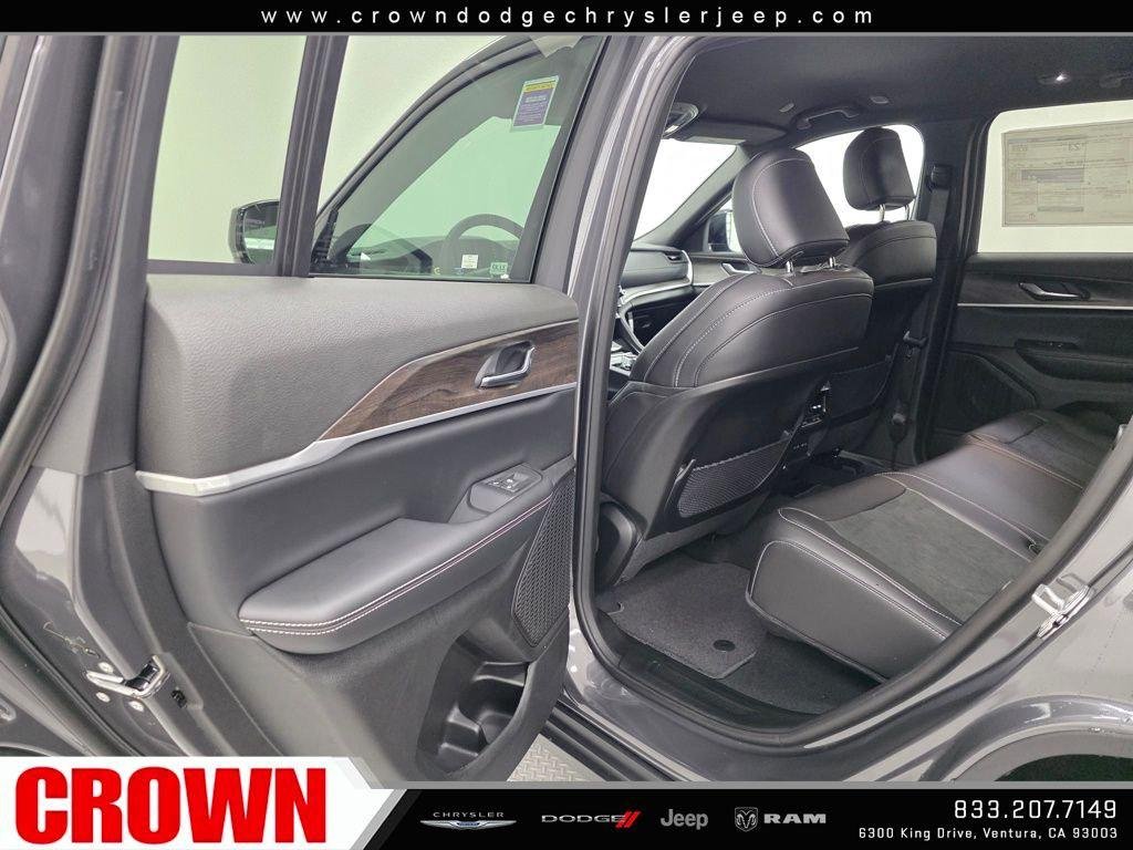 New 2026 Baltic Gray Metallic Clearcoat Jeep Laredo image 13