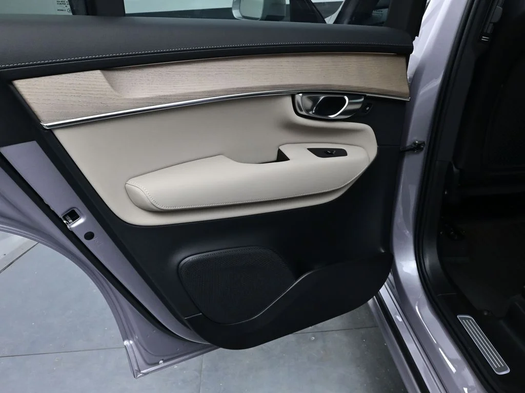 New 2026 Aurora Silver Volvo Plus image 15