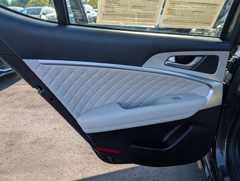 2023 GENESIS G70 Standard - Photo 15