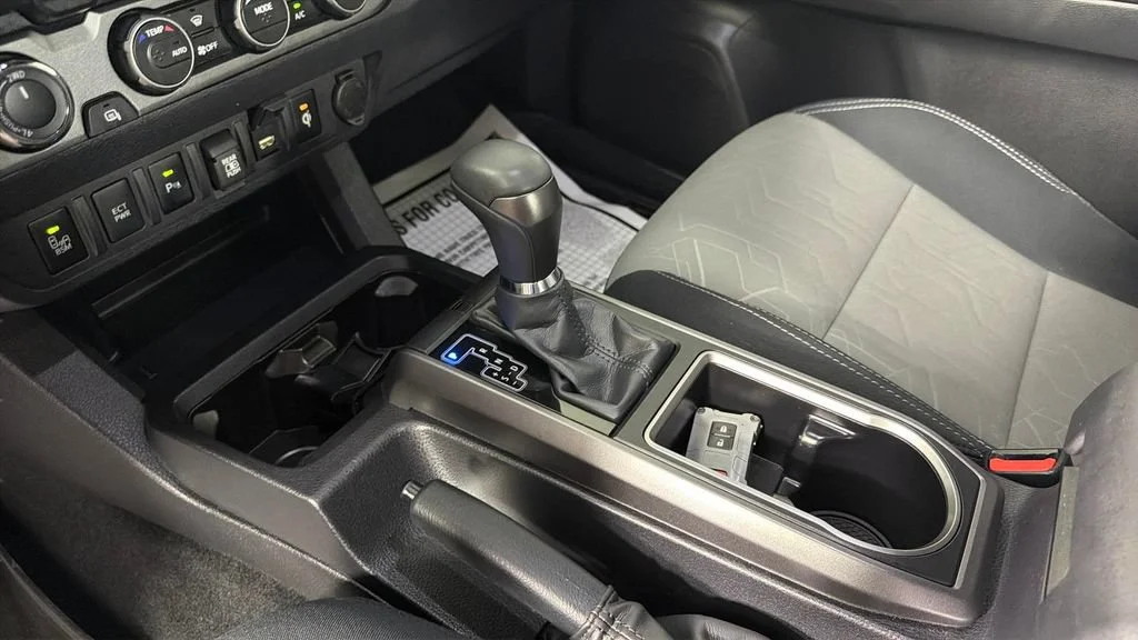 Used 2023  Toyota SR image 23