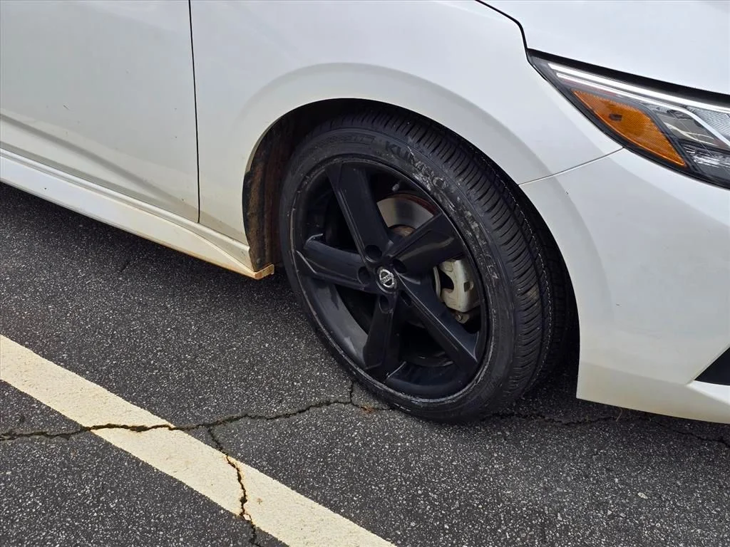Used 2022 White Nissan SR image 19