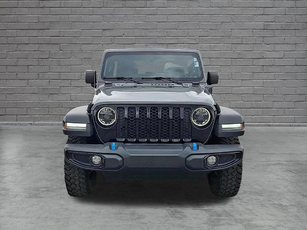 Used 2023 Gray Jeep 4x4 image 6