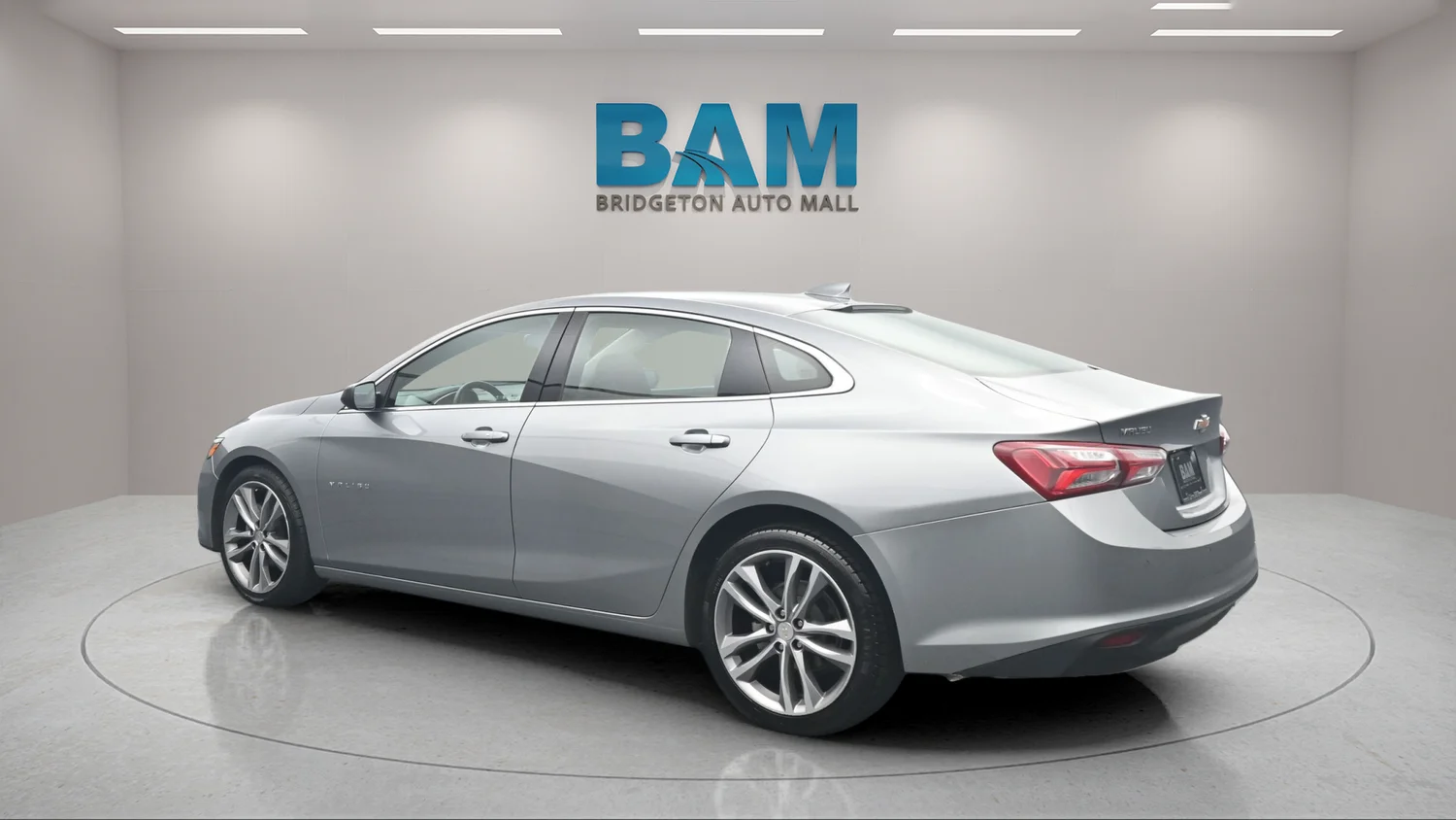 Used 2024 Gray Chevrolet LT image 5