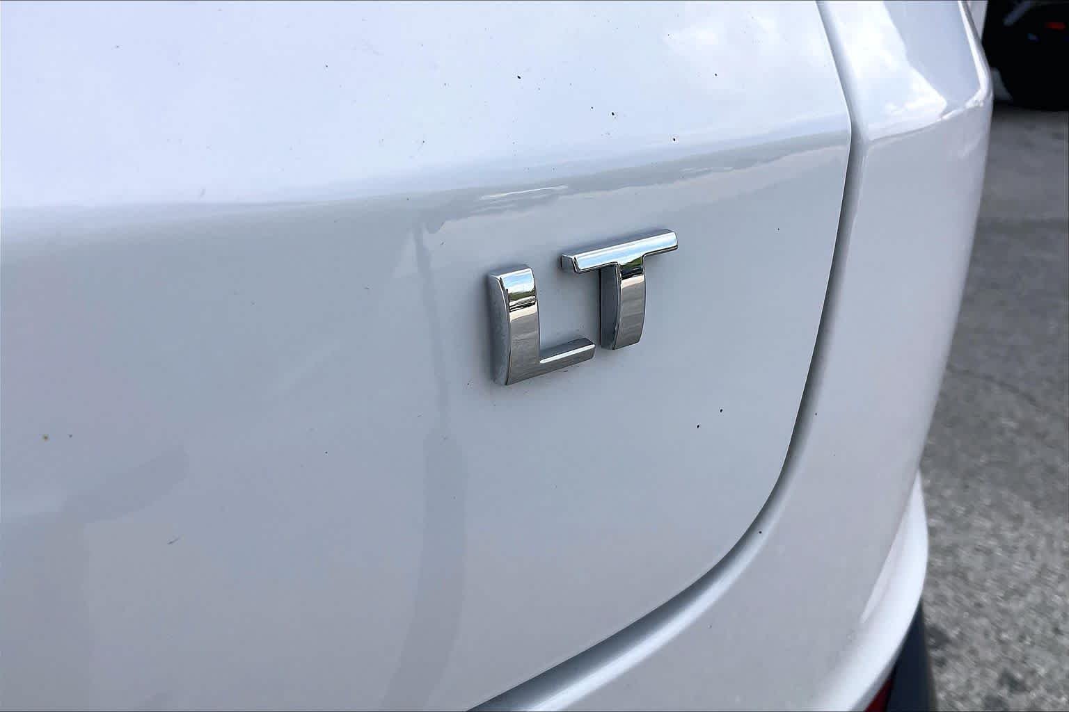 Used 2025 Summit White Chevrolet LT image 10