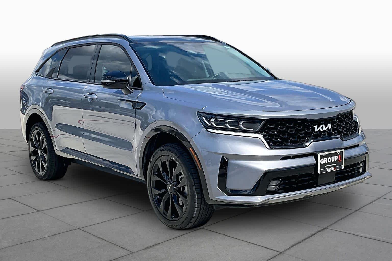 Used 2023 Everlasting Silver Kia SX image 3