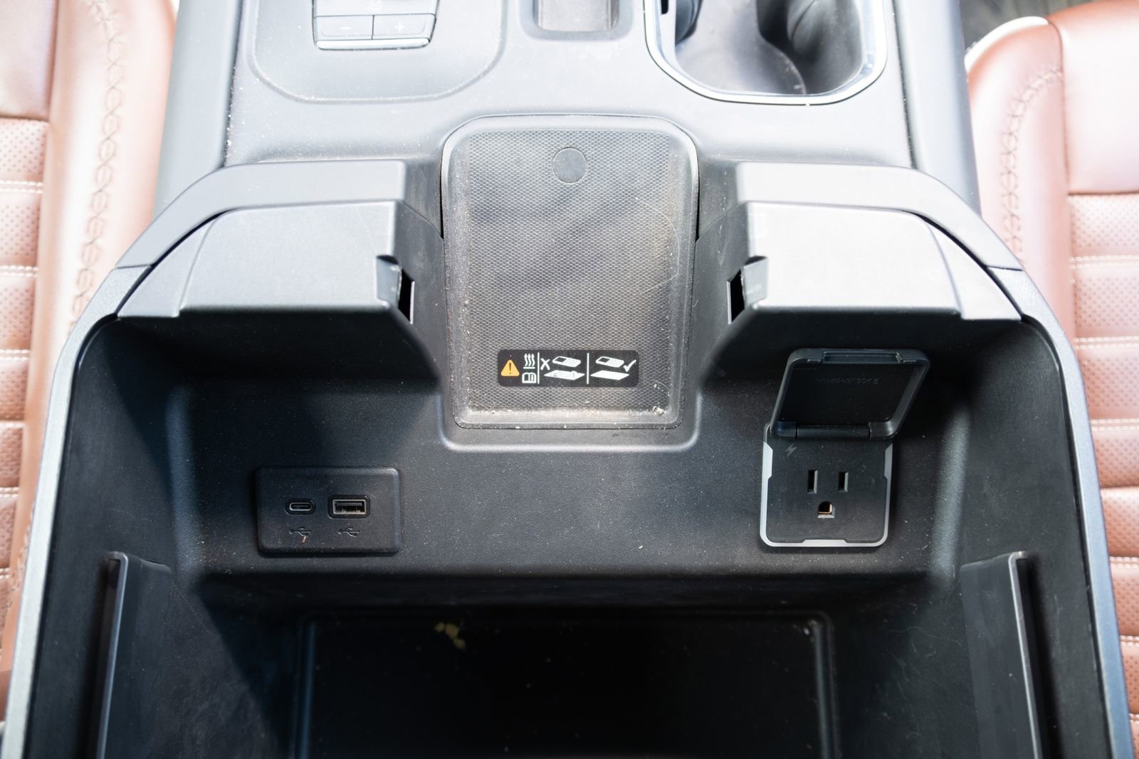Used 2024 Onyx Black GMC Denali Ultimate image 7