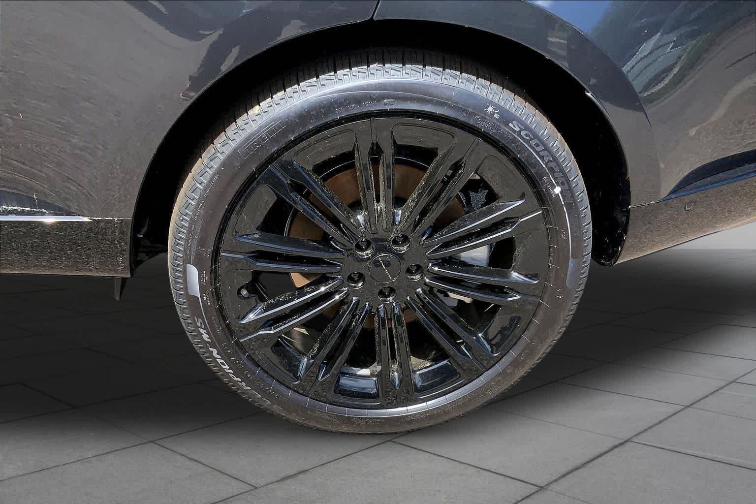 New 2026 Carpathian Grey LAND ROVER SE image 15